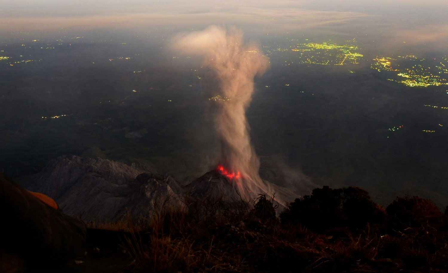 Image result for vezuvi vulkanı